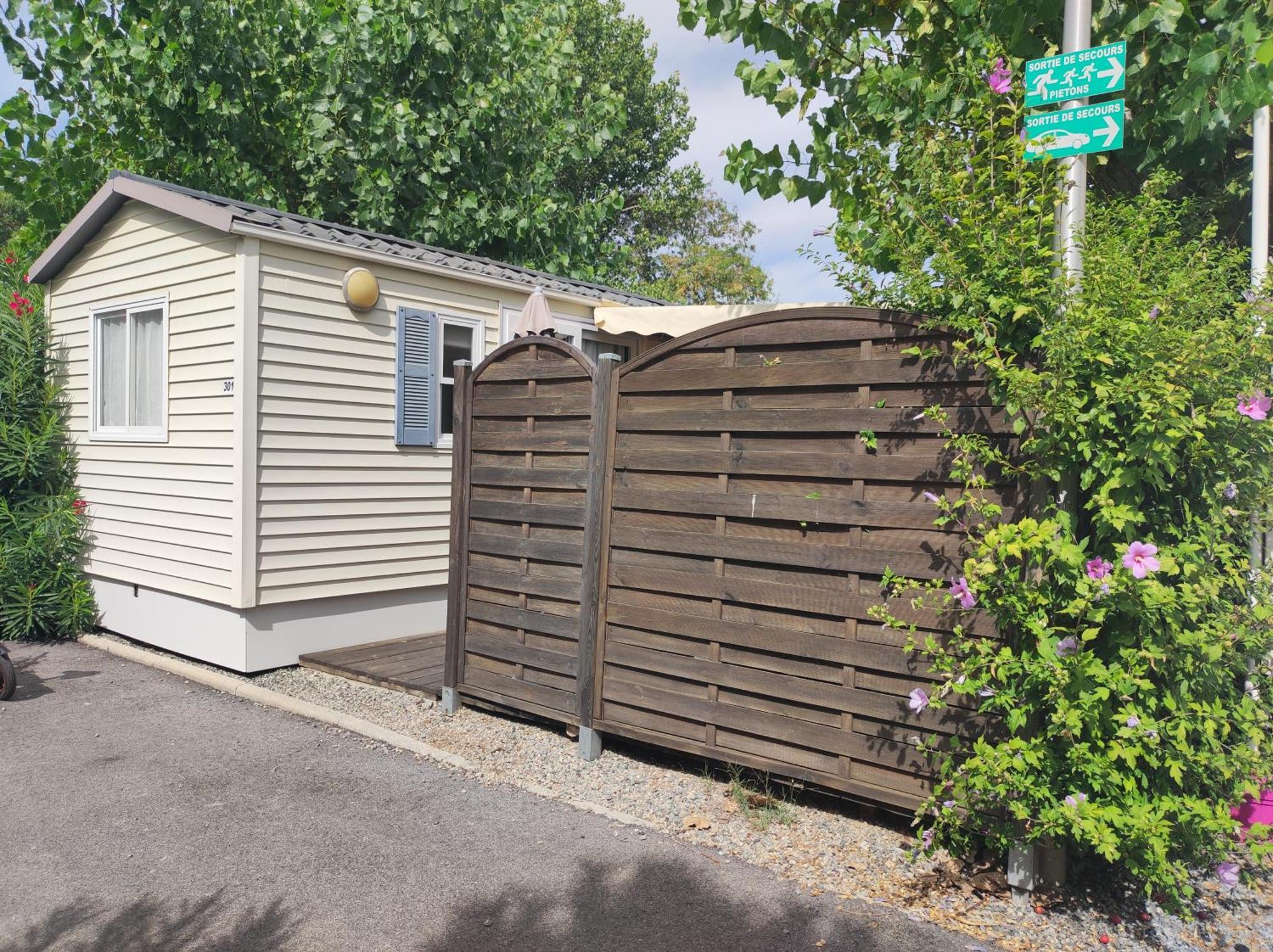 Vacances Familiales Dans Camping Avec Piscine Frejus Room photo