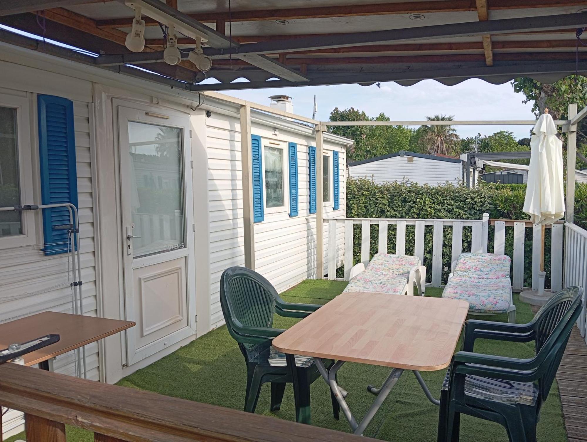 Vacances Familiales Dans Camping Avec Piscine Frejus Room photo