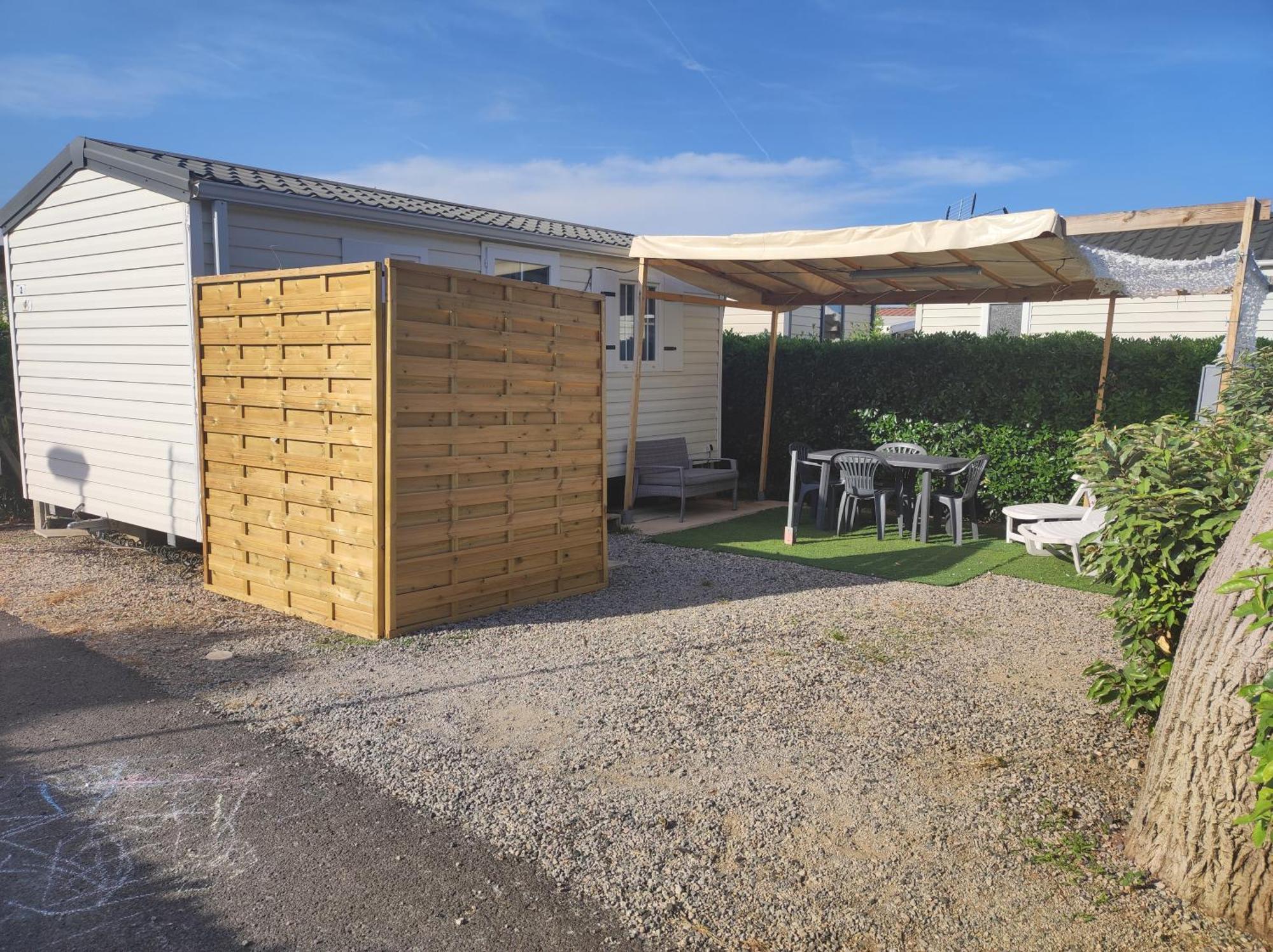 Vacances Familiales Dans Camping Avec Piscine Frejus Room photo