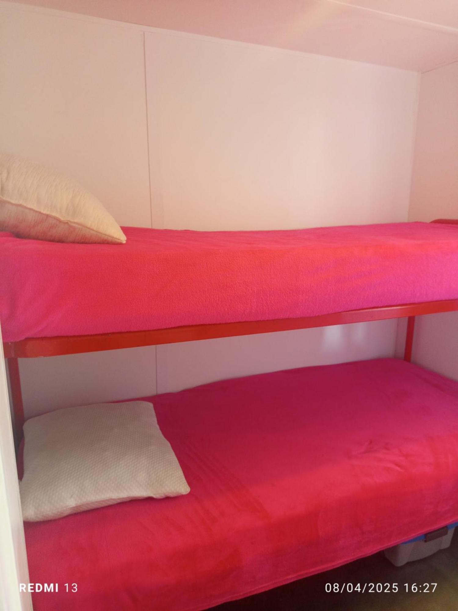 Vacances Familiales Dans Camping Avec Piscine Frejus Room photo
